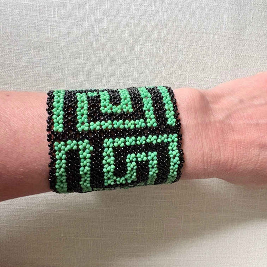 Bracelet en perles de verre (Miçanga) - moyenne taille - vert et noir
