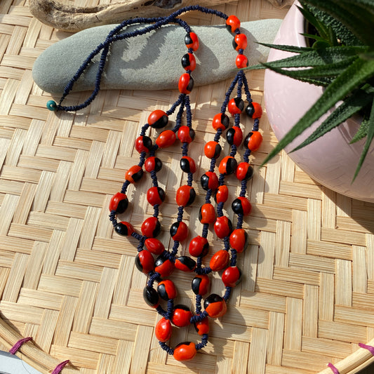 Collier de graines de morototo noir et tento rouge et noir