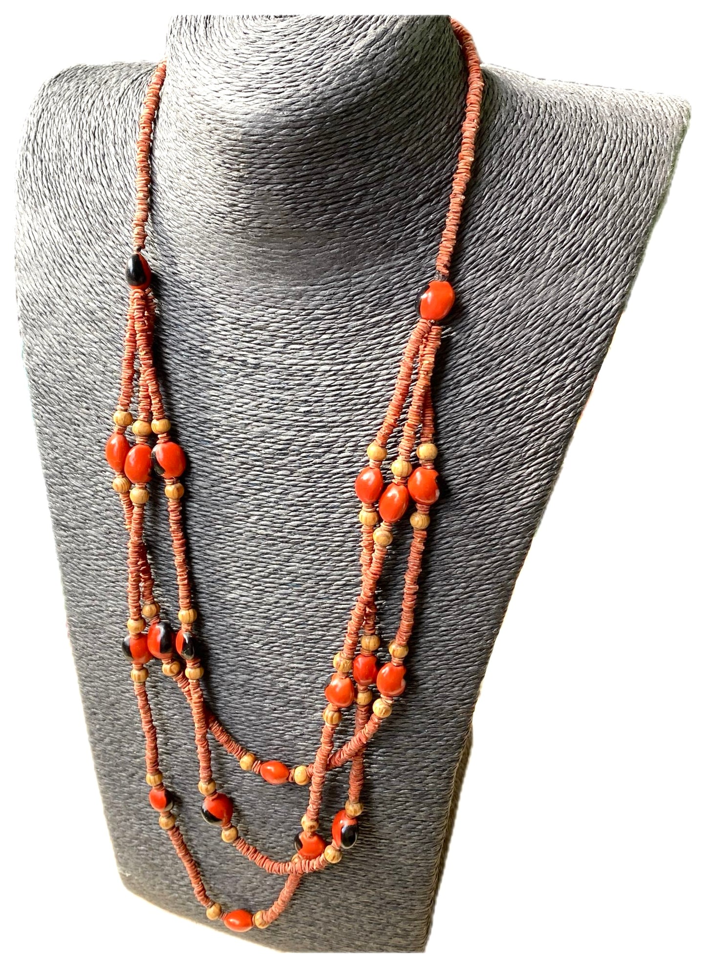 Collier de graines de morototo rouge, tento rouges et noires et billes de bois