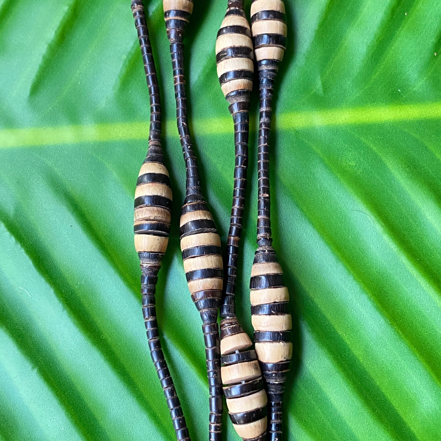 Collier de noyaux de Tucuma et jarina - Ethnie Rikbaktsa