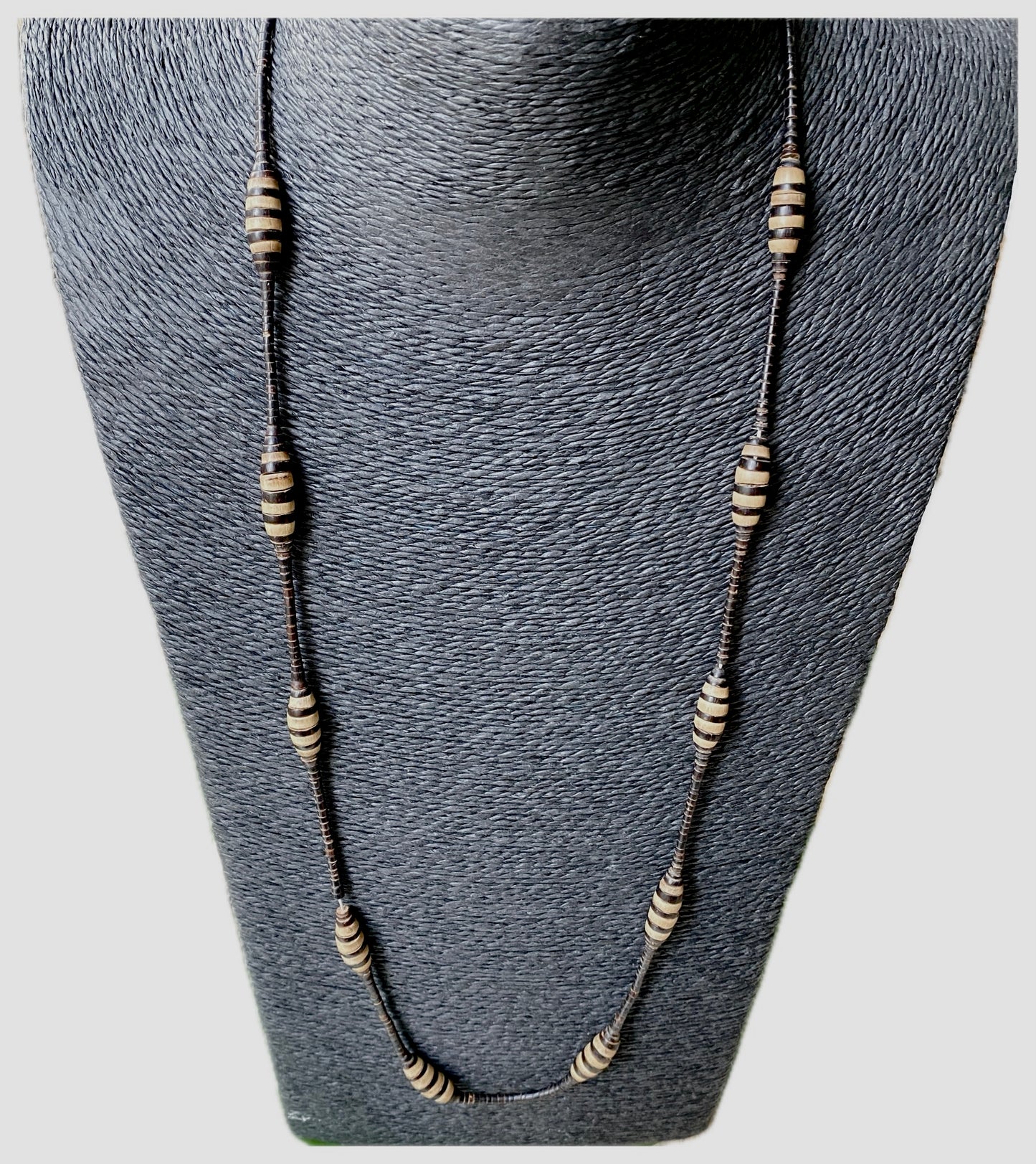 Collier de noyaux de Tucuma et jarina - Ethnie Rikbaktsa