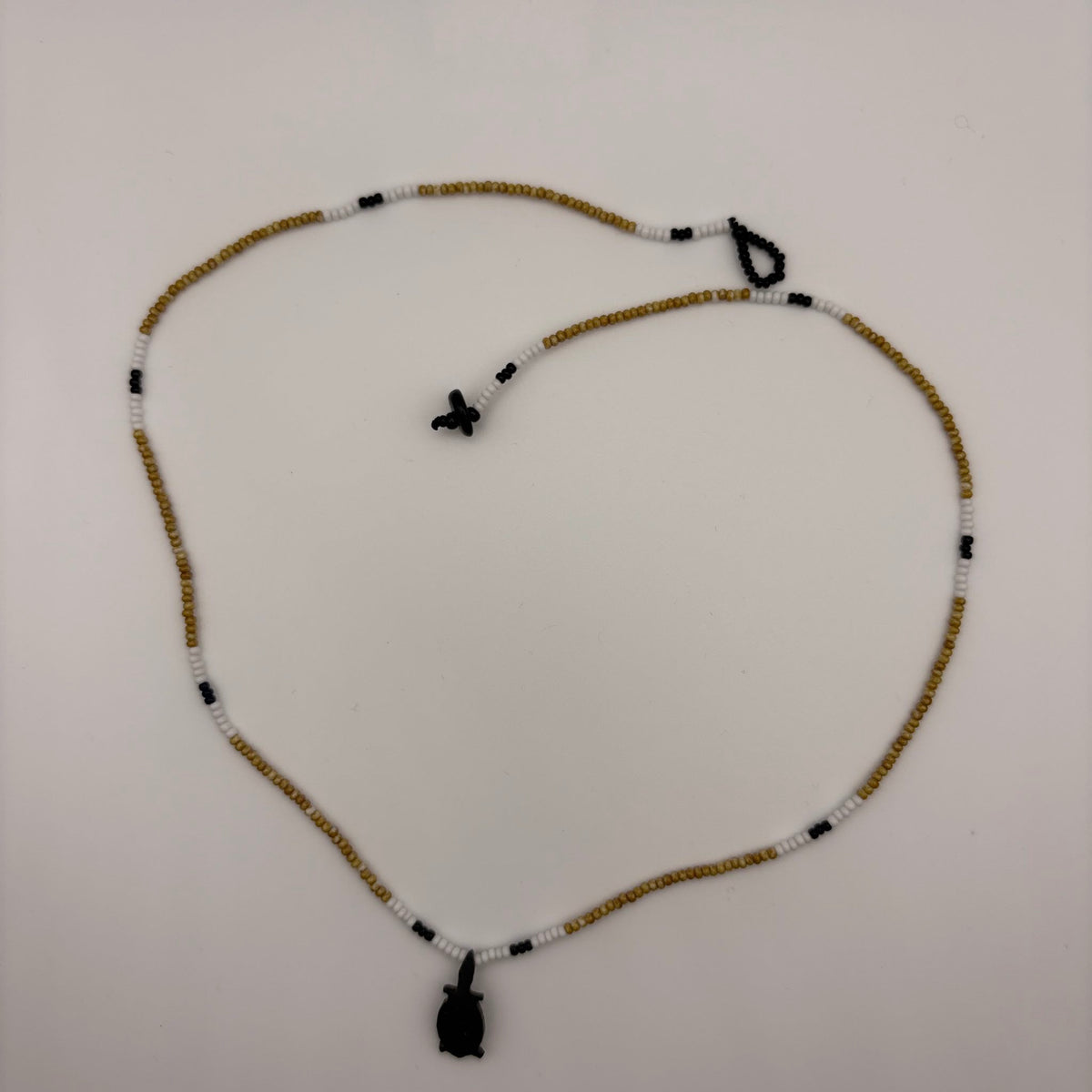 Collar de cuentas de vidrio verde y blanco (miçanga) - Etnia Borari