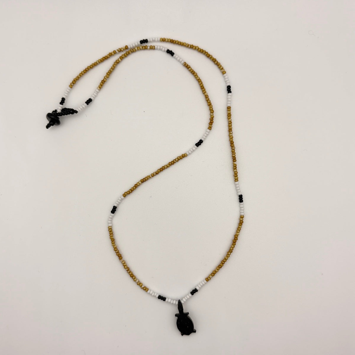 Collar de cuentas de vidrio verde y blanco (miçanga) - Etnia Borari