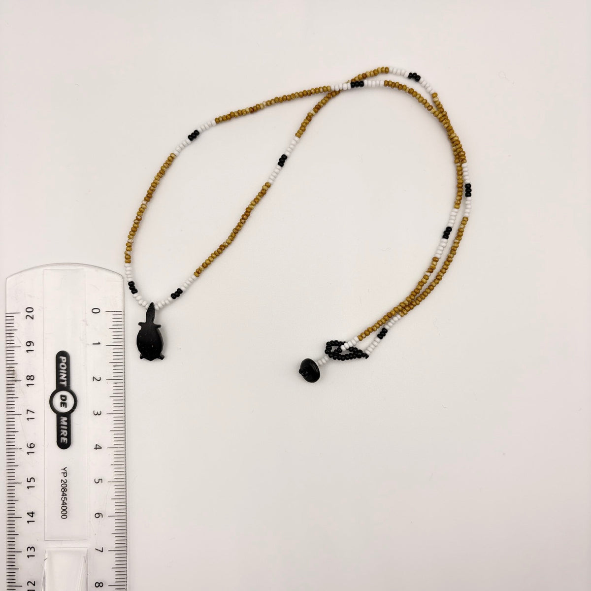 Collar de cuentas de vidrio verde y blanco (miçanga) - Etnia Borari