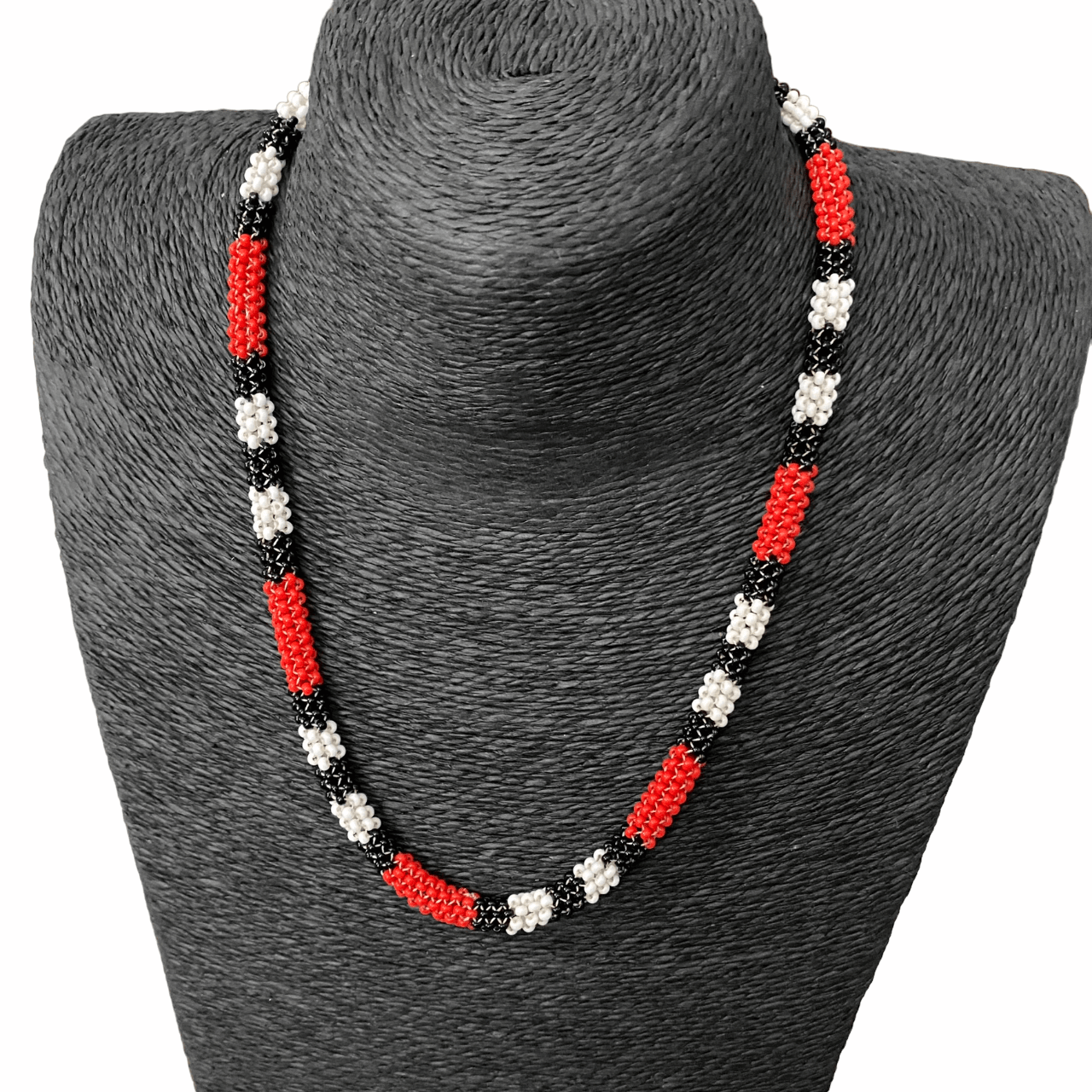 Collier Corail Miçanga - rouge noir - Ethnie Katuena