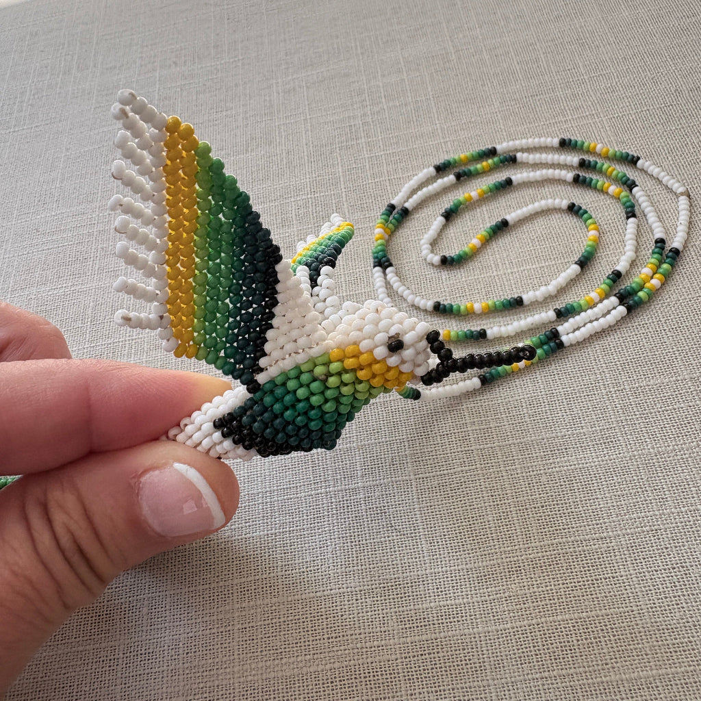 Collier-colibri-blanc-vert-3
