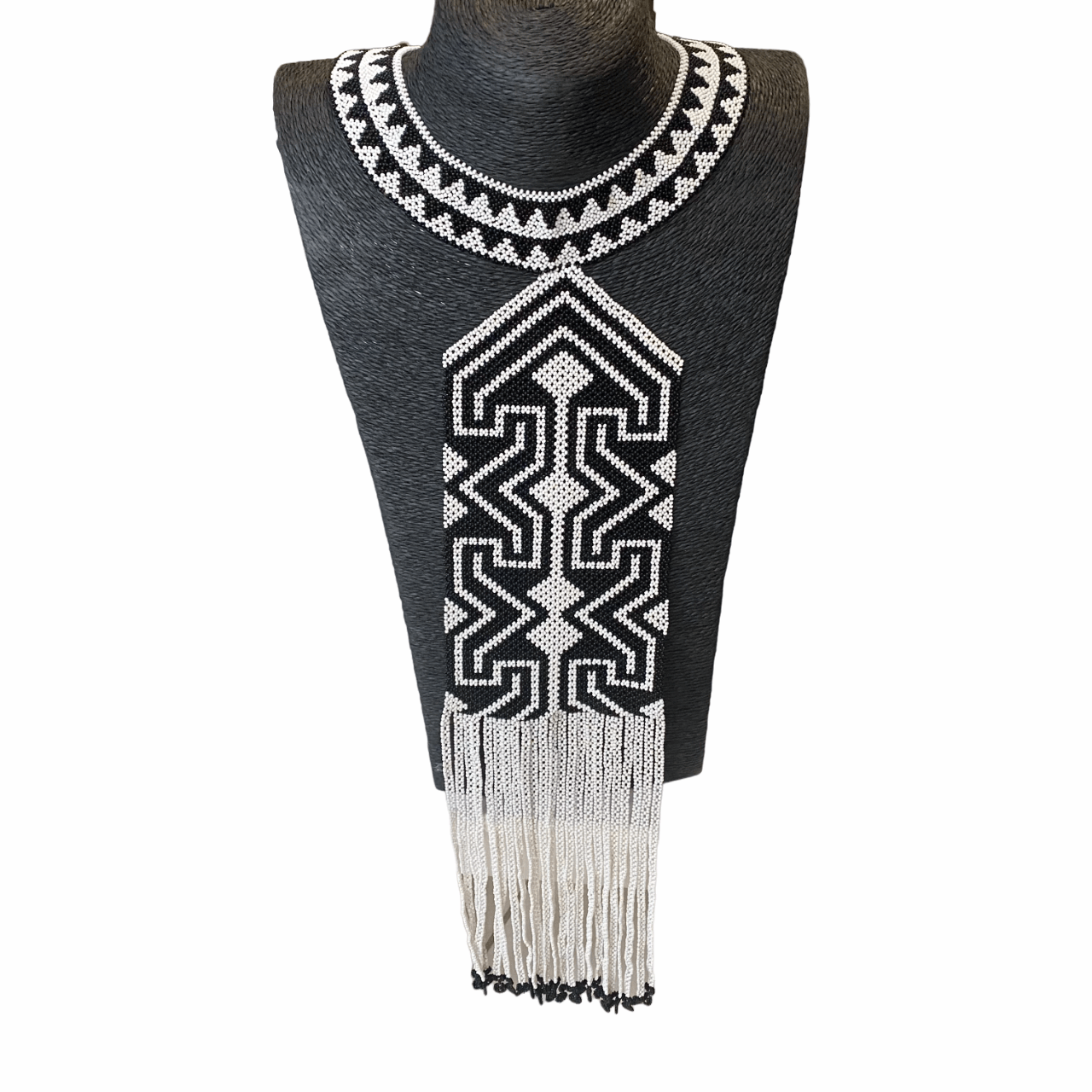 Collier cravate Miçanga Kayapo - noir et blanc