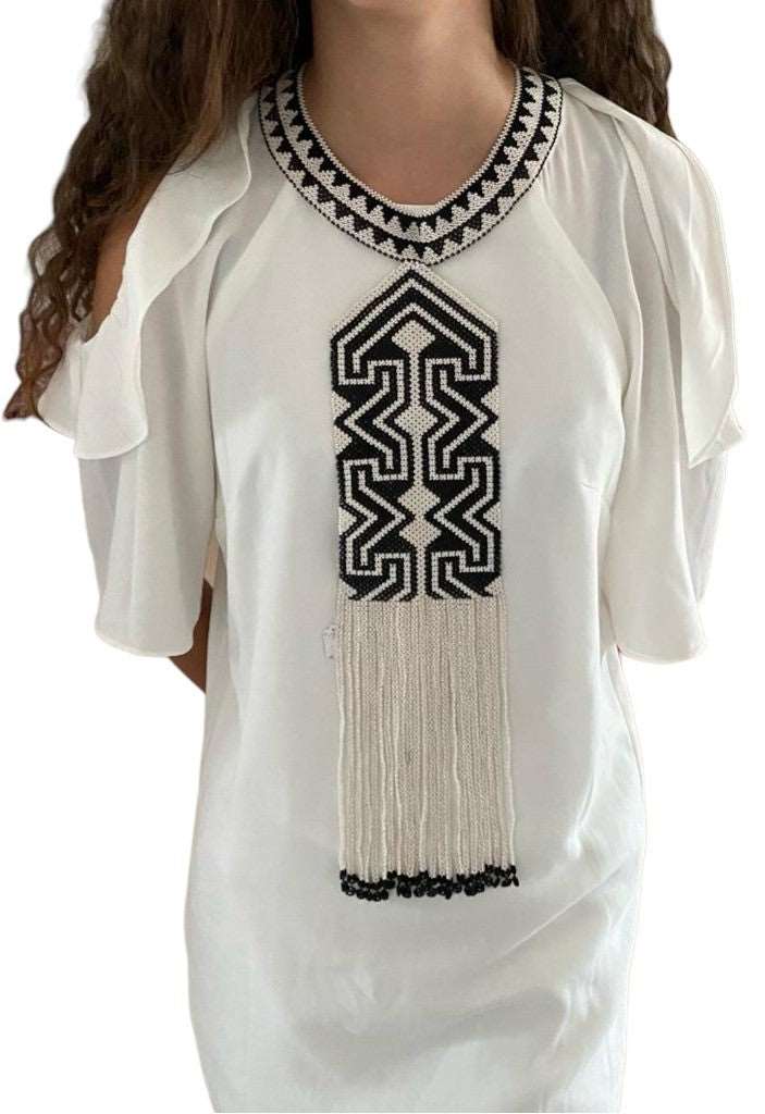 Collier cravate Miçanga - noir et blanc - Ethnie Kayapo