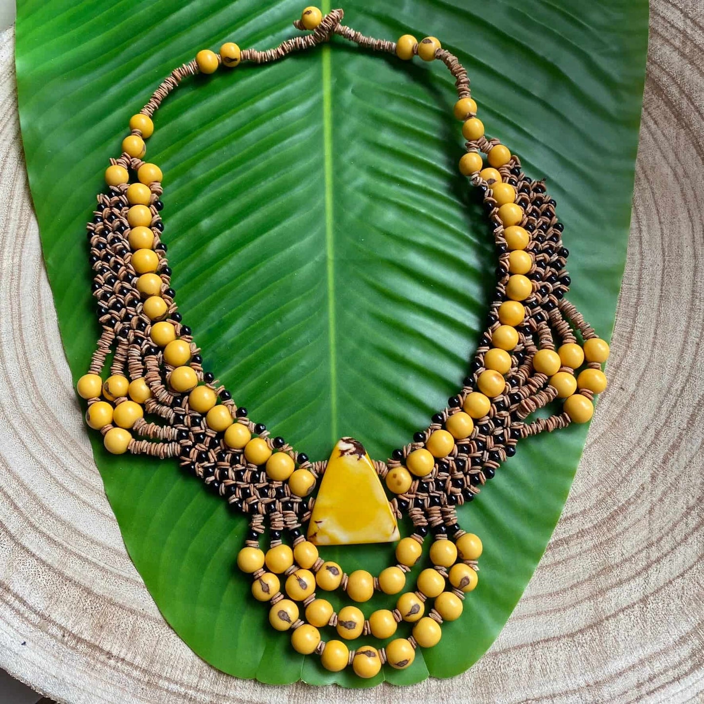 Collier de graines morototo et açai jaune - Ethnie Pataxo