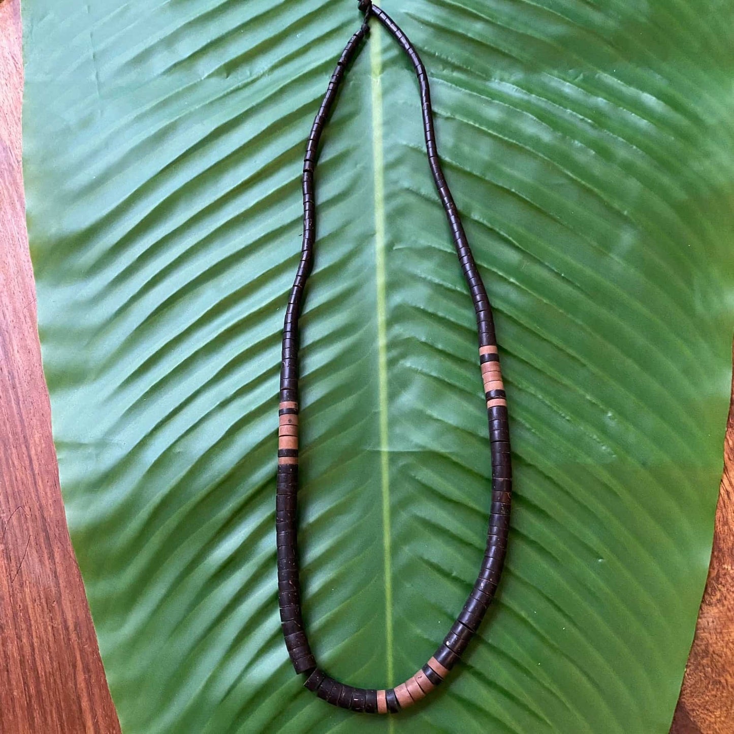 Collier de noyaux de Tucuma - marron - Ethnie Apurina