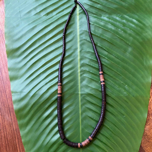 Collier de noyaux de Tucuma - marron - Ethnie Apurina