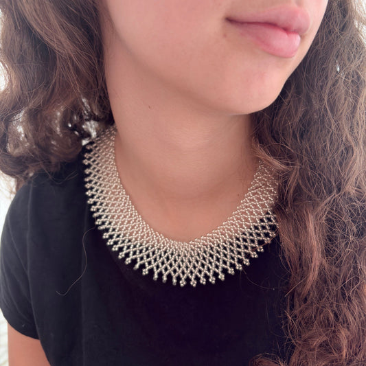 Collier en perles de verre (Miçanga) ras de cou argenté