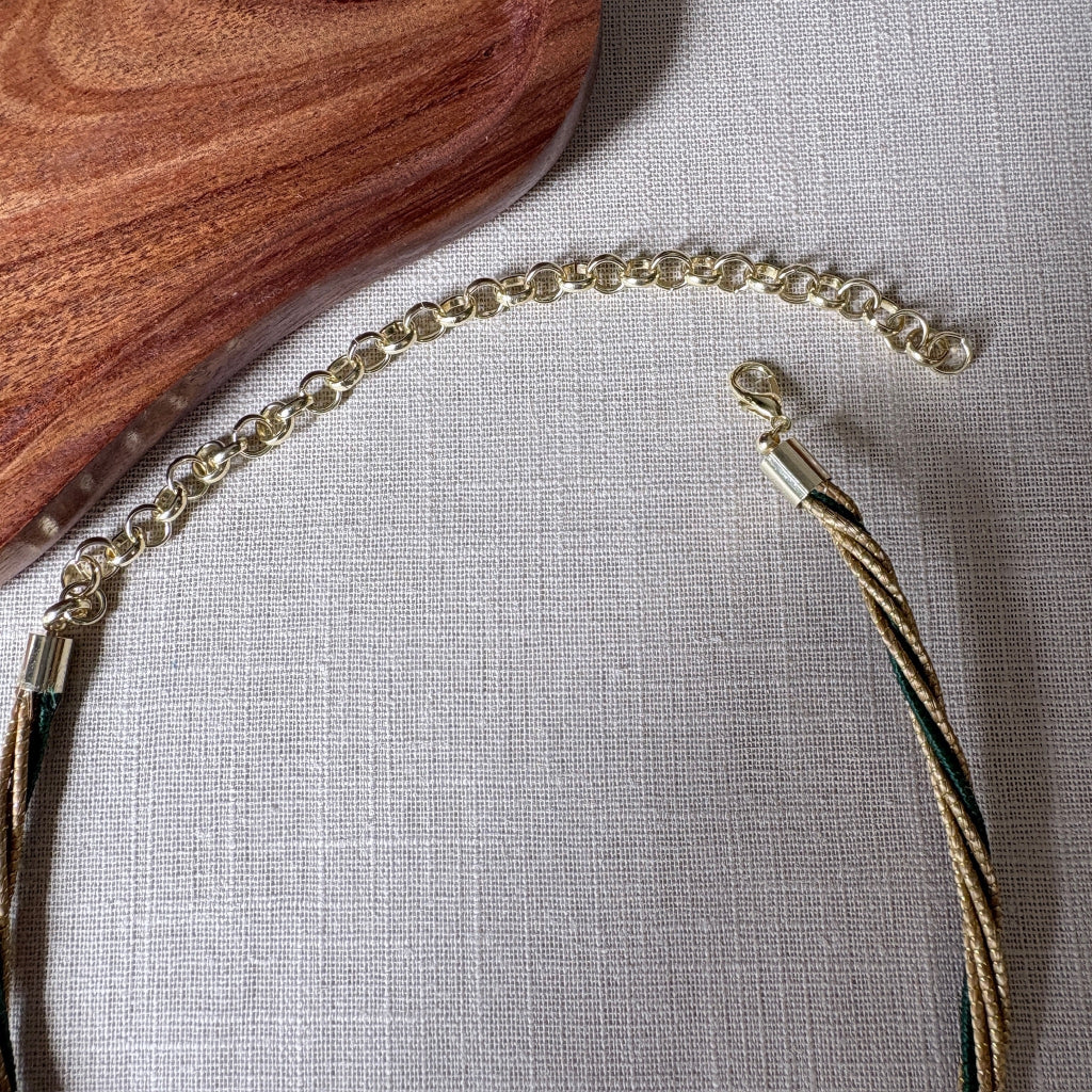 Collier Capim Dourado et buriti vert avec pendentif arbre