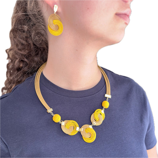 Parure collier et boucles d'oreilles Capim Dourado et buriti jaune