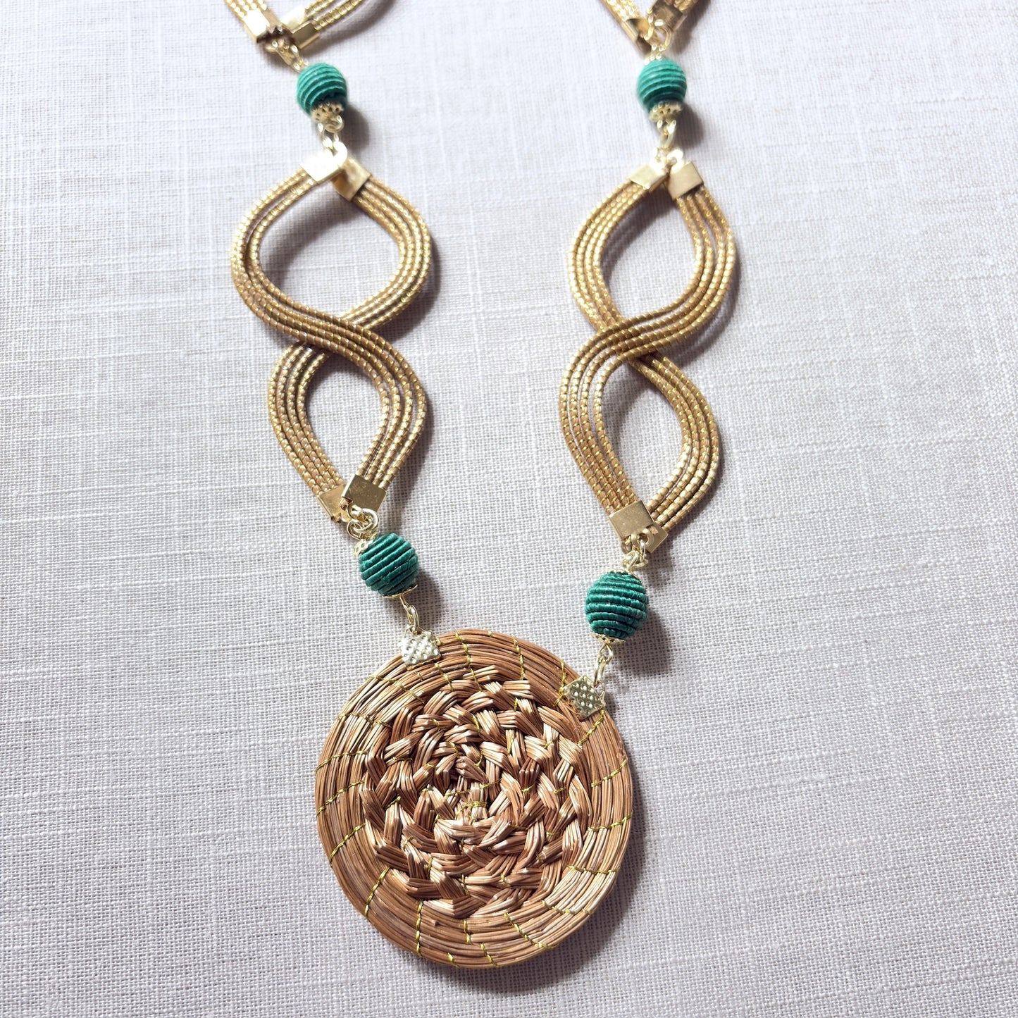 Parure collier et boucles d'oreilles Capim Dourado et buriti vert