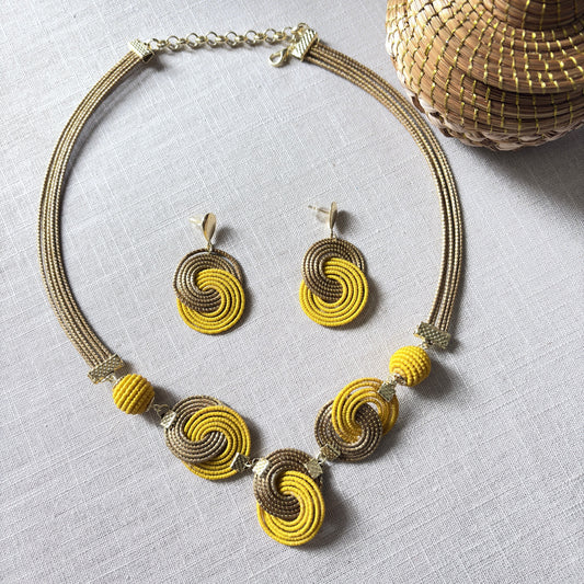 Parure collier et boucles d'oreilles Capim Dourado et buriti jaune
