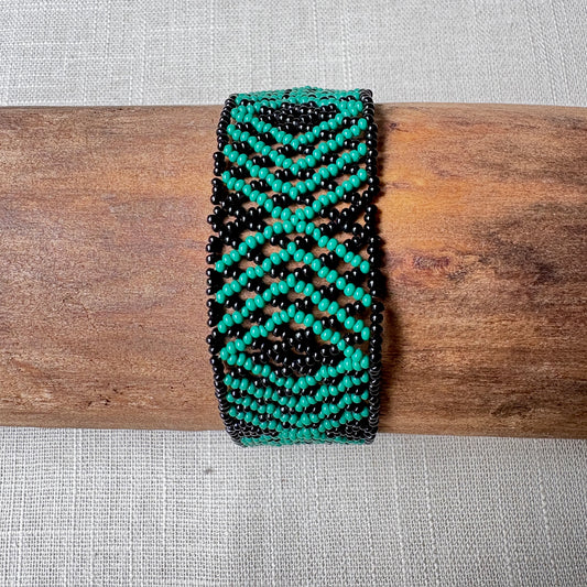 Bracelet en perles de verre (Miçanga) - vert et noir - Ethnie Mehinako
