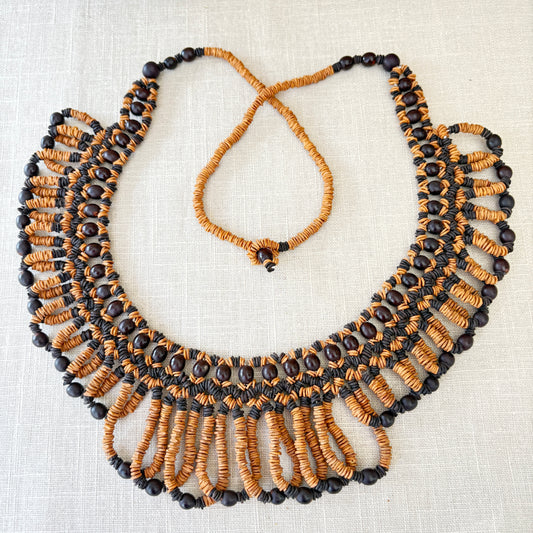 Collier de graines de morototo marron et noir et saboneteira - Ethnie Wai Wai