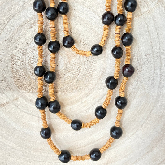 Collier de graines de morototo et saboneteira - Communauté Jamaraqua