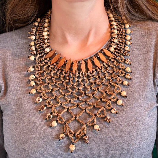 Collier de graines de morototo, açai naturel et du bois - Ethnie Sateré Mawé