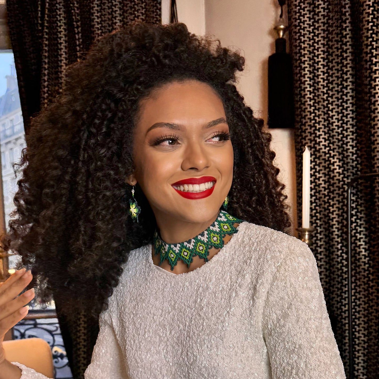 Collier de perles de verre (miçanga) vert et blanc - Ethnie Borari