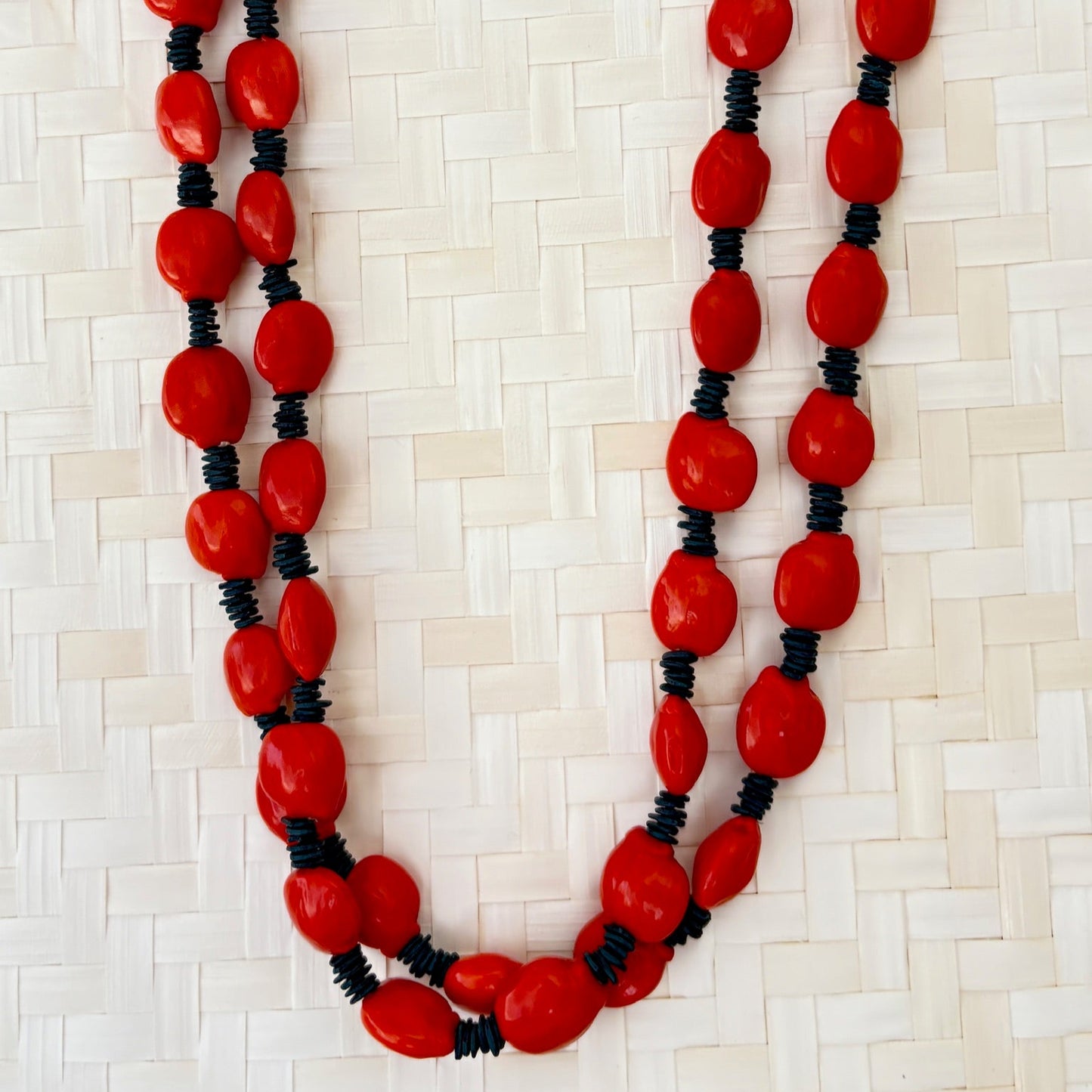 Collier de graines de morototo vert et tento rouge
