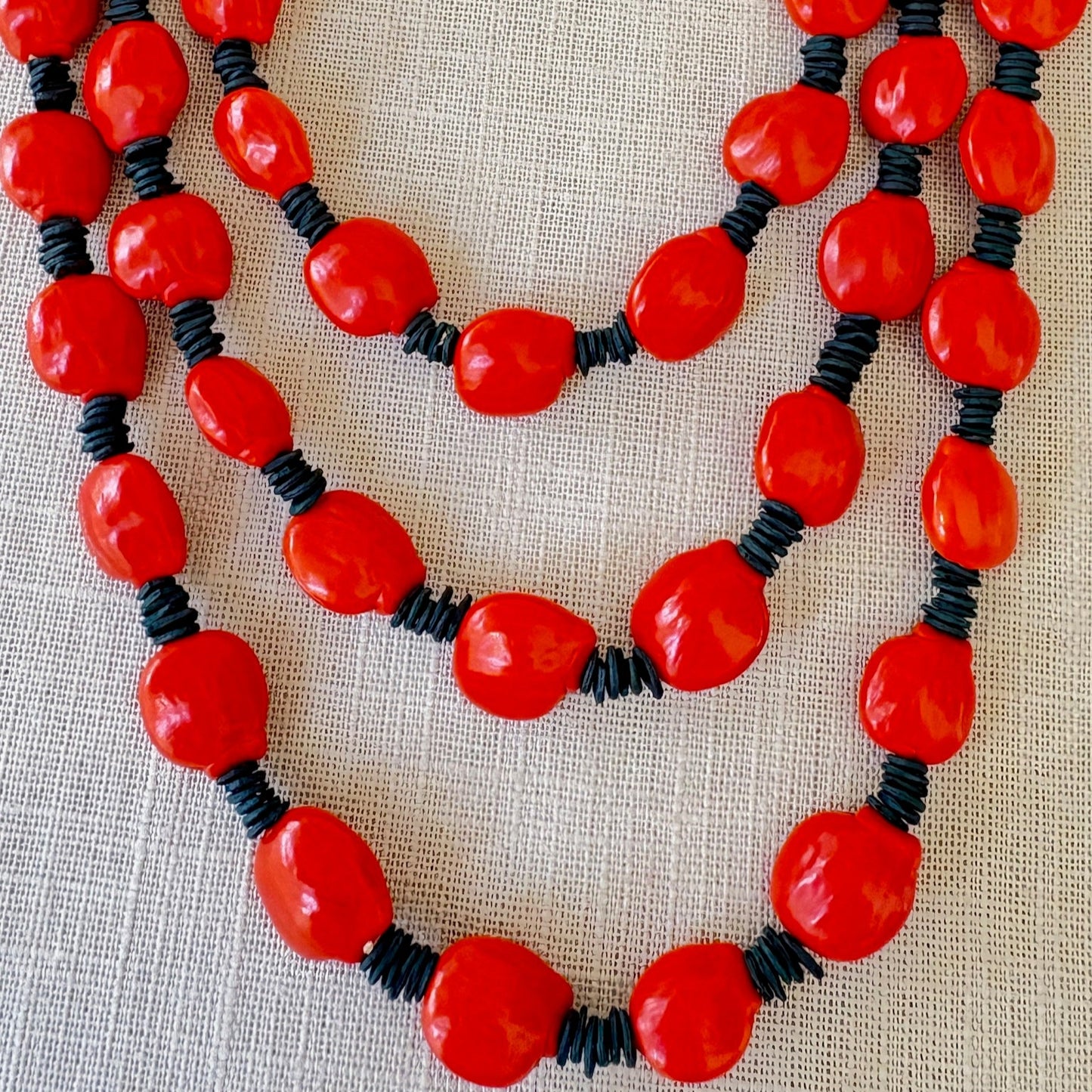 Collier de graines de morototo vert et tento rouge