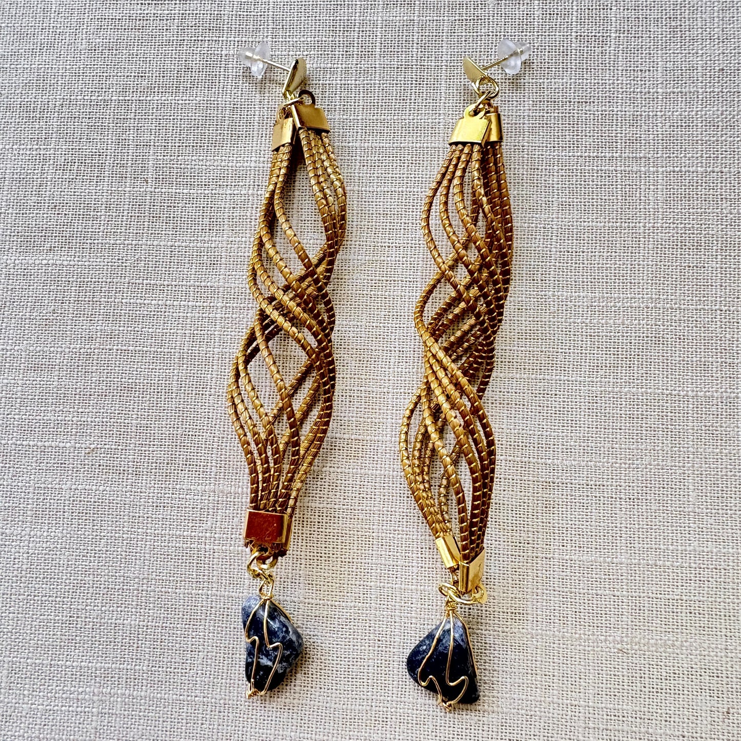 Boucles d'oreilles capim dourado et pierre naturelle agate bleue