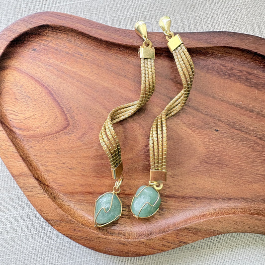 Boucles d'oreilles capim dourado et pierre naturelle quartz vert spirale