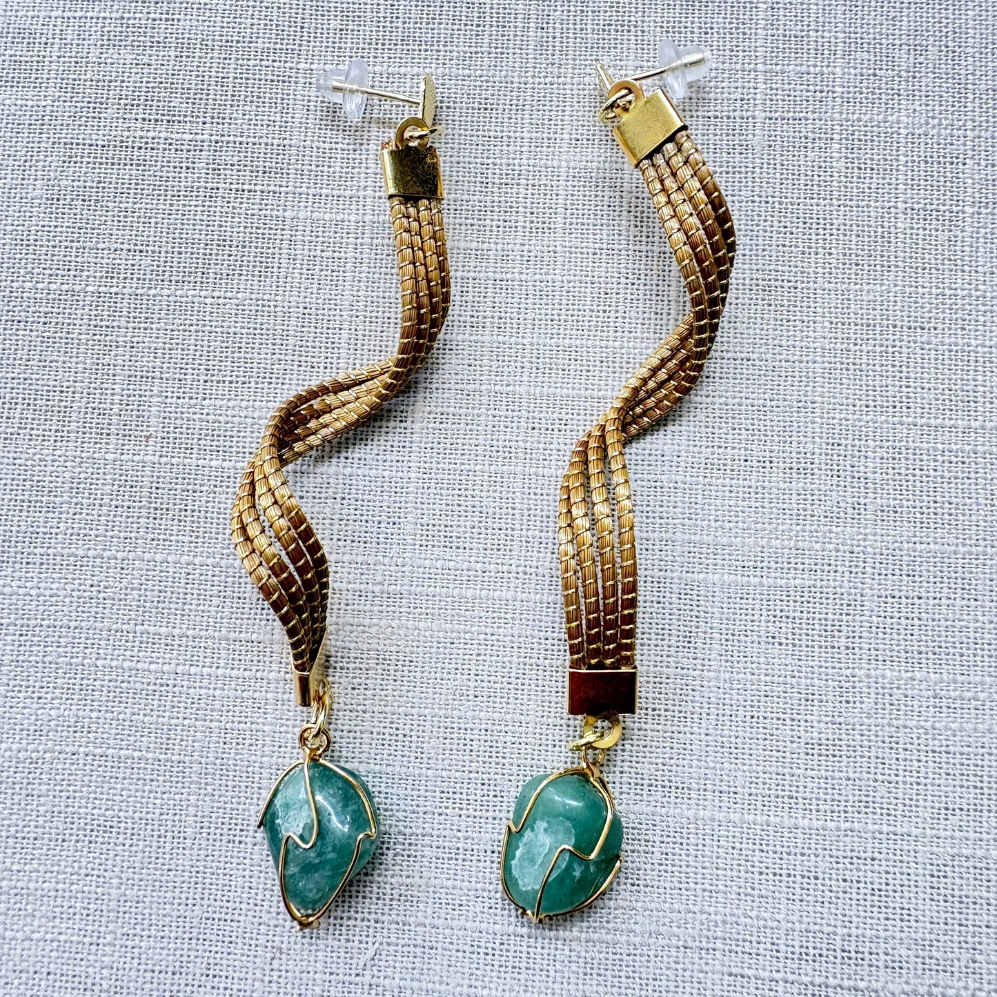 Boucles d'oreilles capim dourado et pierre naturelle quartz vert spirale