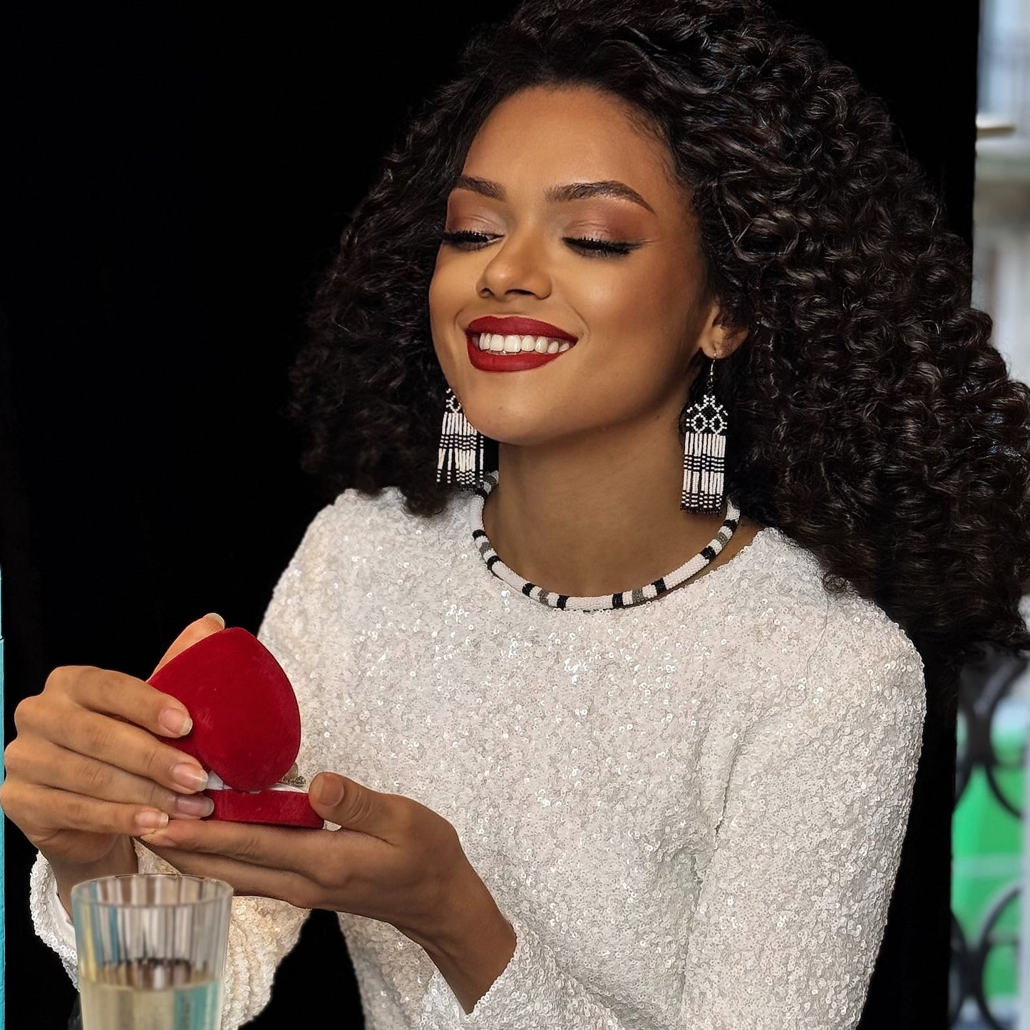 Boucles d'oreilles en perles de verre (Miçanga) - noir blanc- Ethnie Kayapo