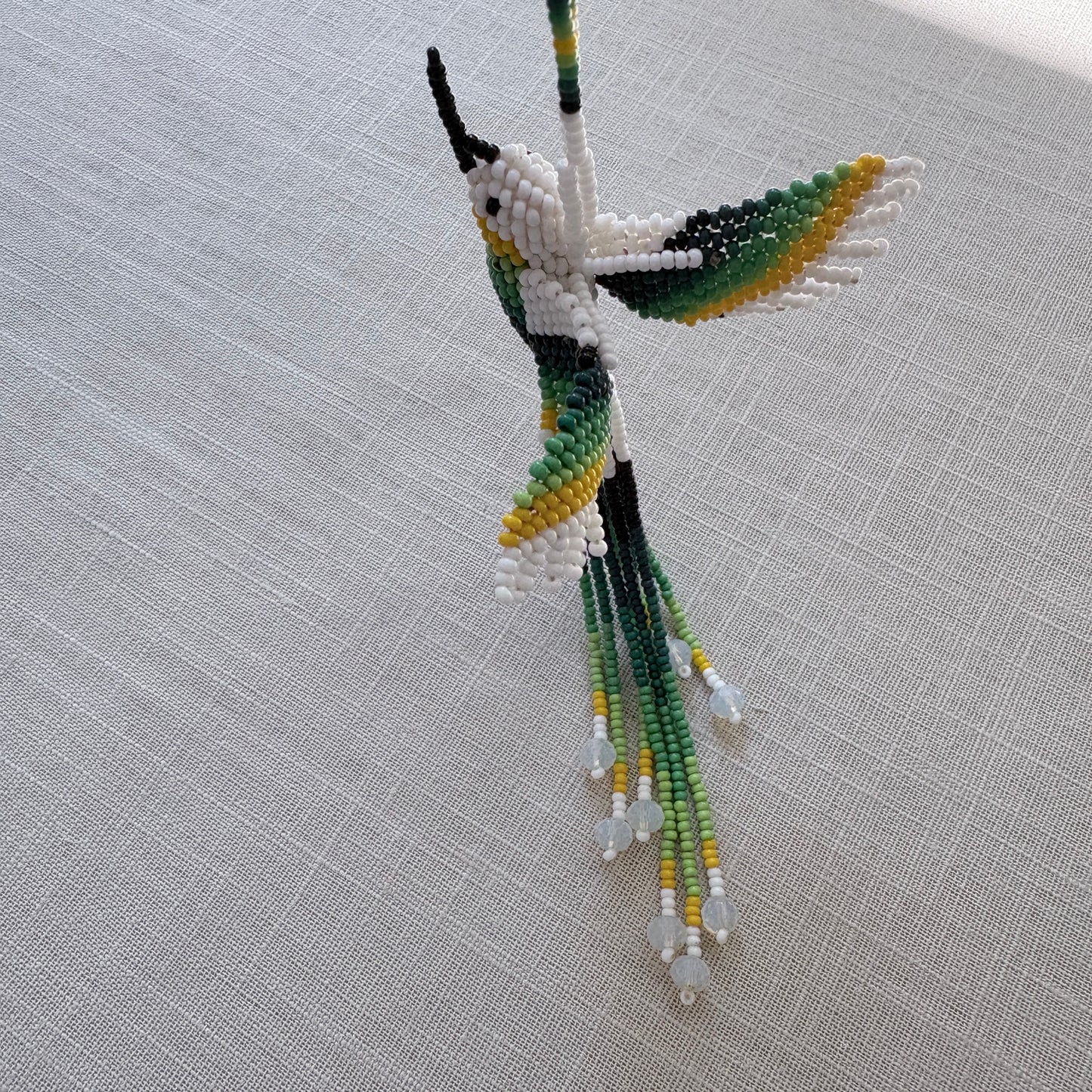 Collier en perles de verre - Colibri blanc et vert