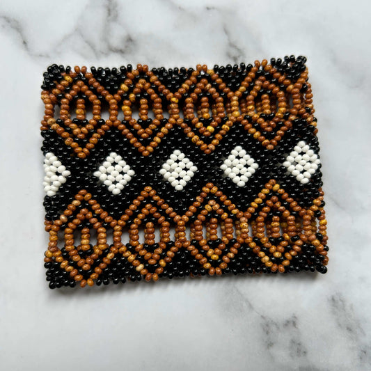 Bracelet en perles de verre (Miçanga) - noir, marron et blanc - Ethnie Mehinako