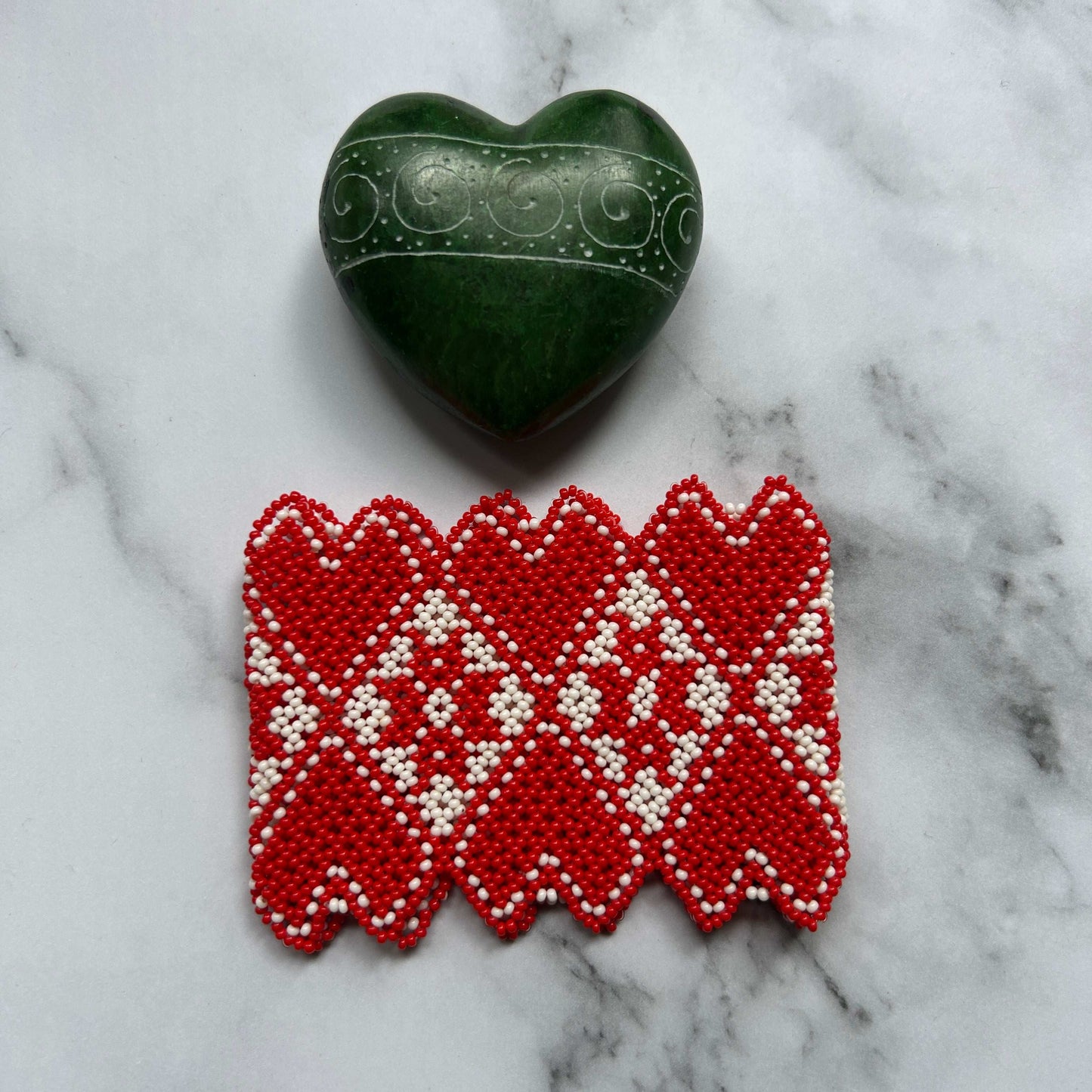 Bracelet en perles de verre (Miçanga) - rouge et blanc - Ethnie Kayapo