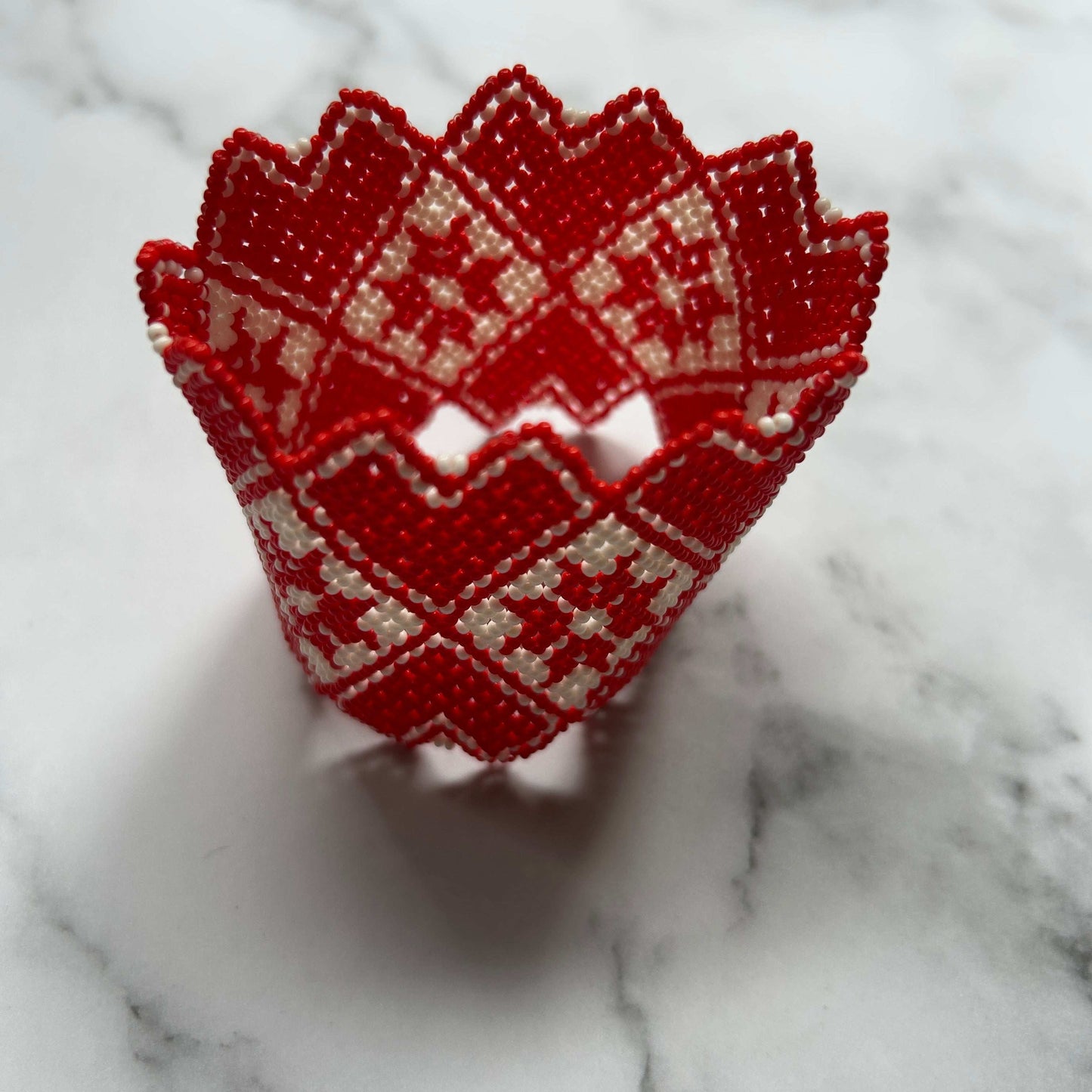 Bracelet en perles de verre (Miçanga) - rouge et blanc - Ethnie Kayapo