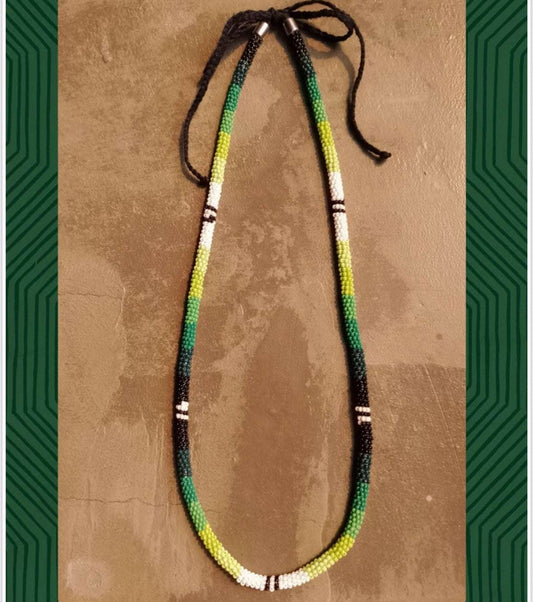 Collier corail en perles de verre (miçanga) - Vert blanc et noir - Ethnie Borari