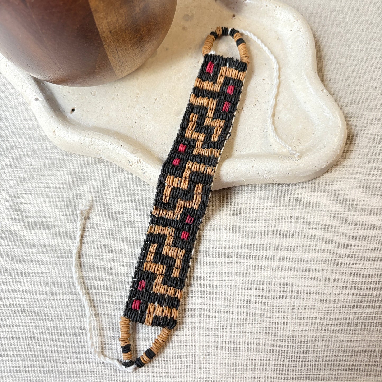 Bracelet de graines de morototo noir rouge et beige - Ethnie Katuena