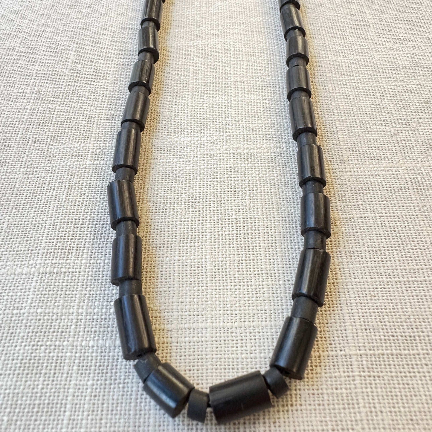 Collier de graines naturelles - tucuma et bois - Ethnie Marubo