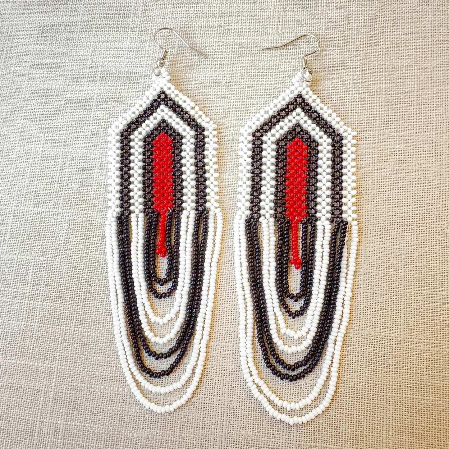 Boucles d'oreilles Miçanga - blanc noir et rouge - Ethnie Kayapo