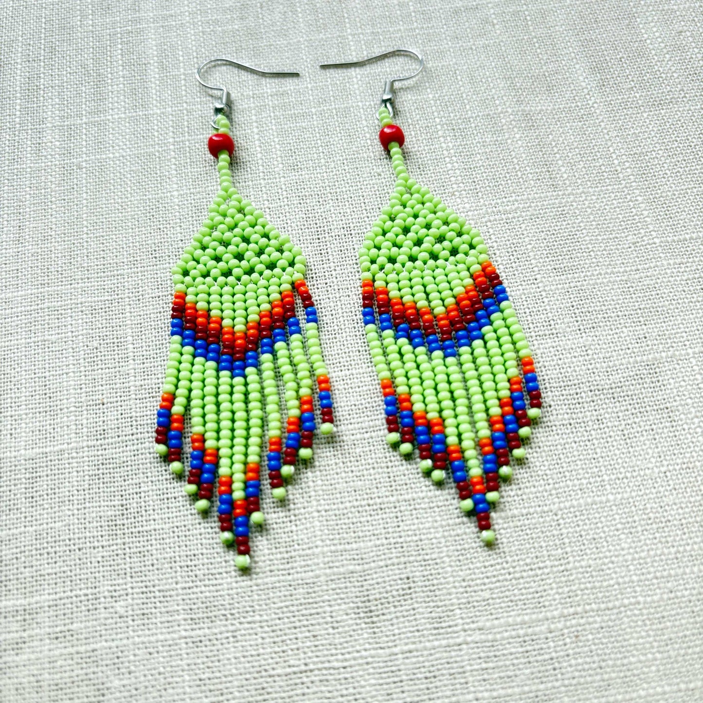 Boucles d'oreilles en perles de verre (Miçanga) - vert bleu et orange - Ethnie Kayapo