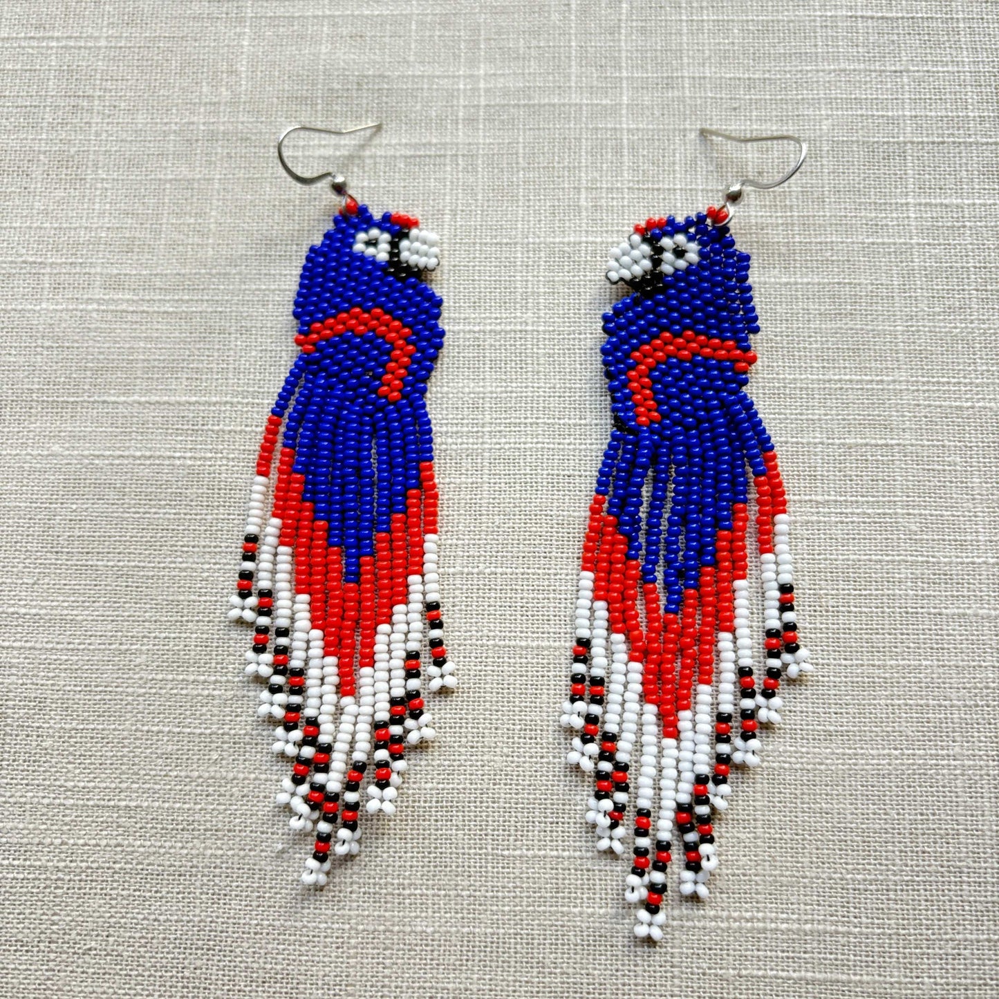 Boucles d'oreilles en perles de verre (Miçanga) - Ara bleu rouge blanc - Ethnie Borari