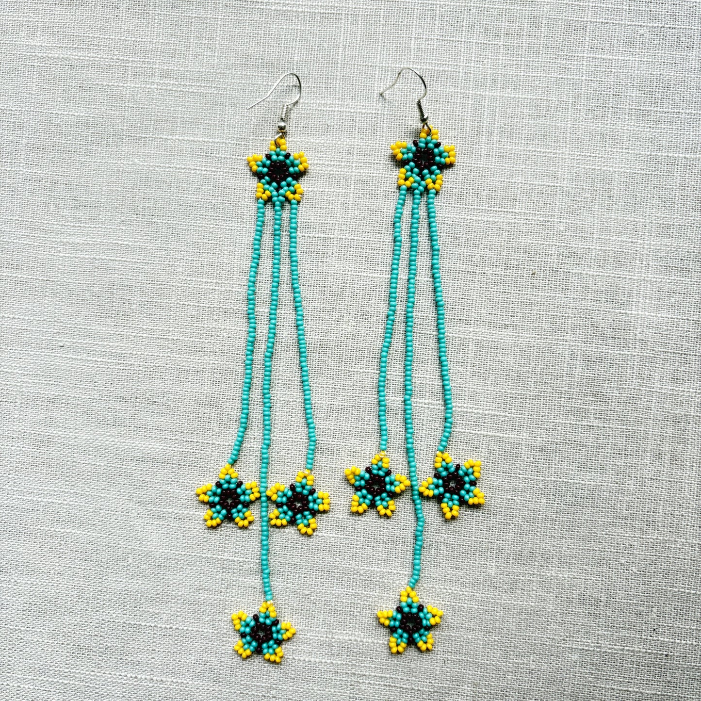 Boucles d'oreilles en perles de verre (Miçanga) - Fleur bleu jaune et marron - Ethnie Borari