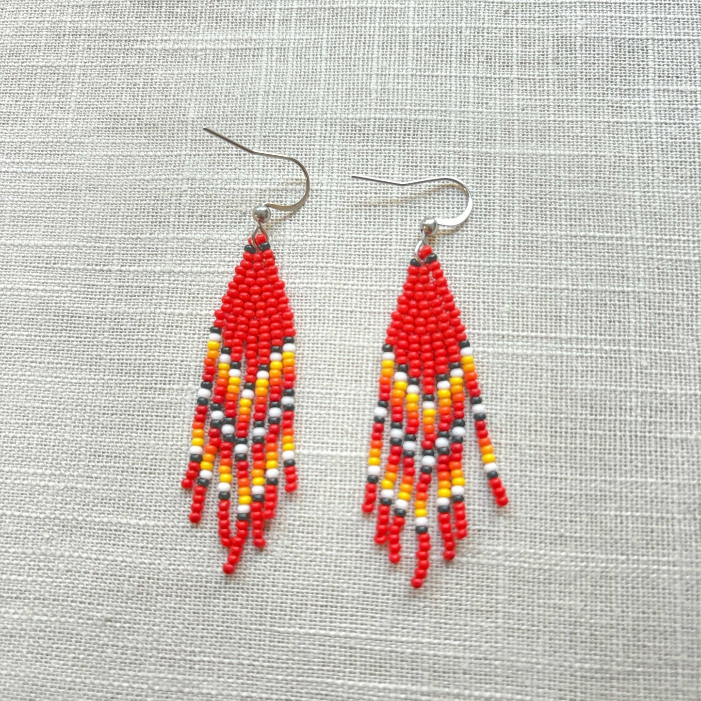 Boucles d'oreilles en perles de verre (Miçanga) - Rouges à franges - Ethnie Borari