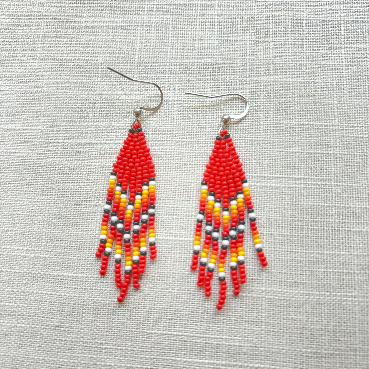 Boucles d'oreilles en perles de verre (Miçanga) - Rouges à franges - Ethnie Borari