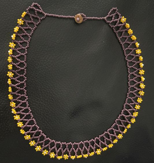Collier en perles de verre (miçanga) ras de cou marron jaune - Ethnie Borari