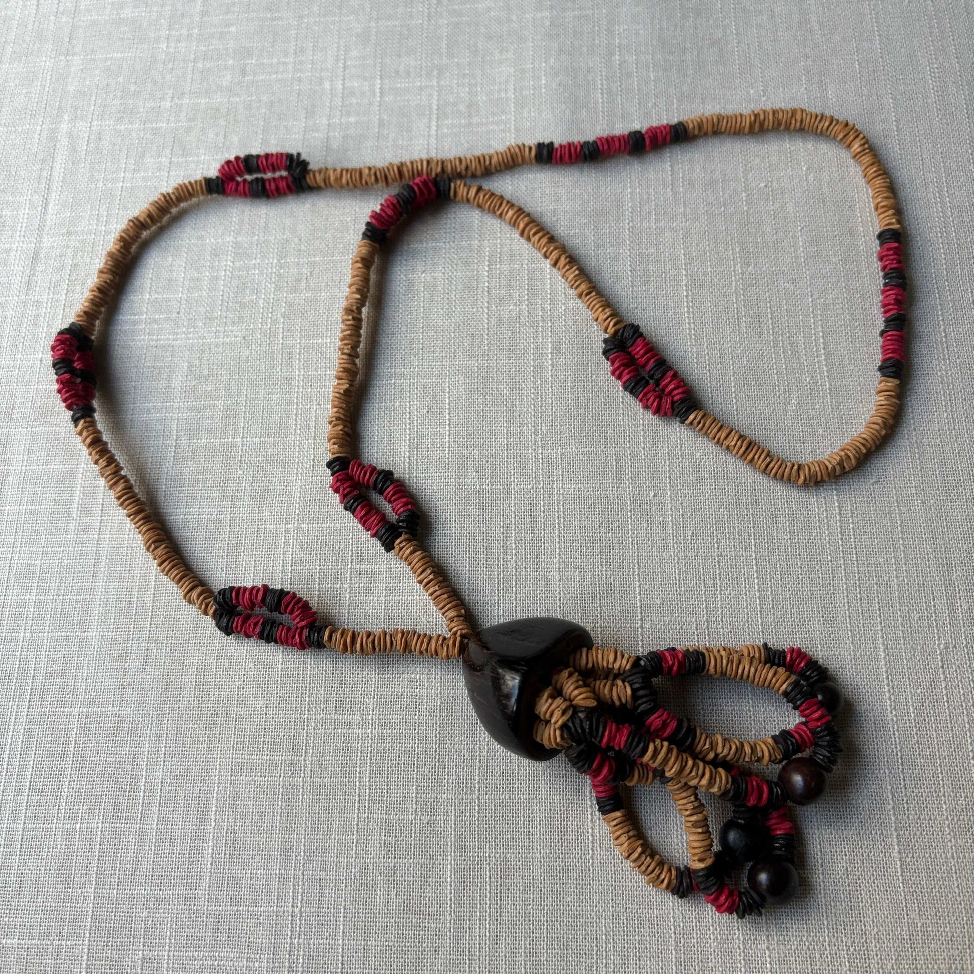 Collier sautoir de graines de morototo et pendentif babaçu - Ethnie Wai Wai