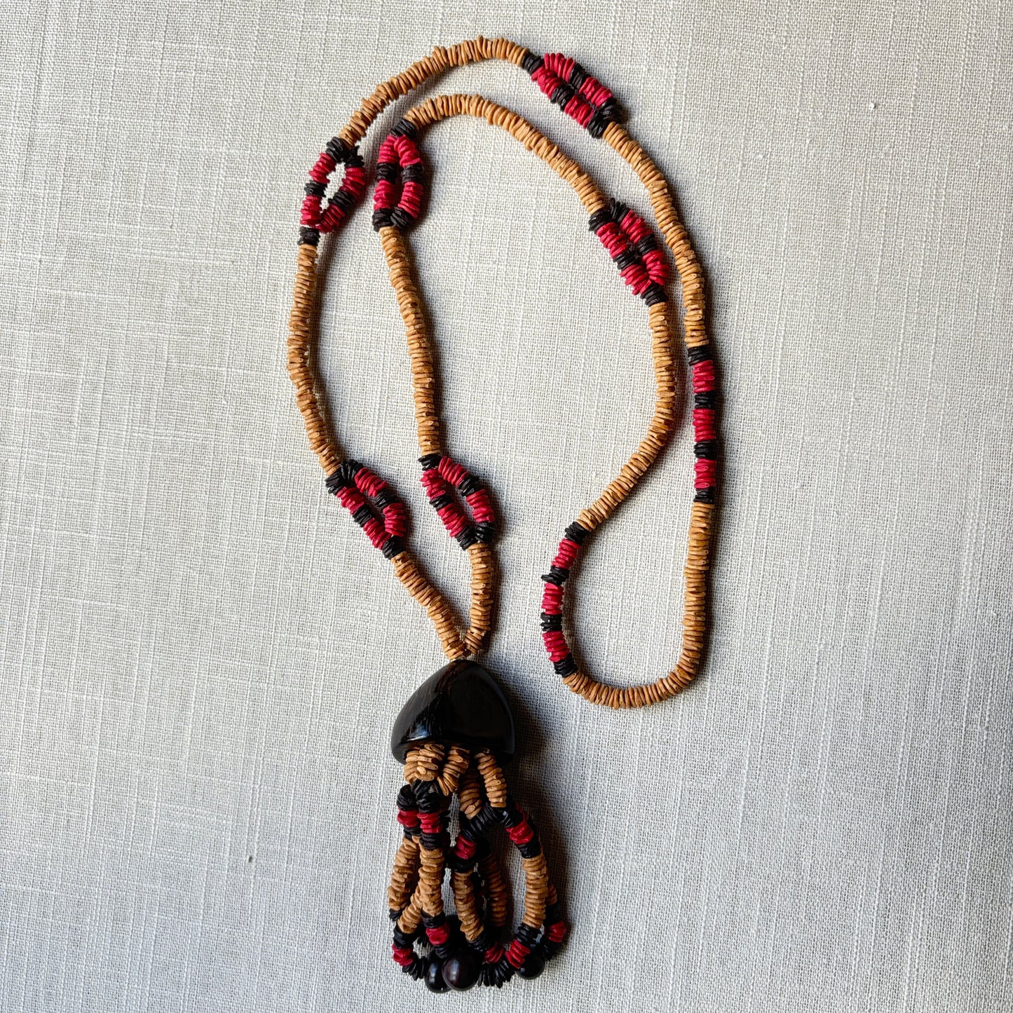 Collier sautoir de graines de morototo et pendentif babaçu - Ethnie Wai Wai