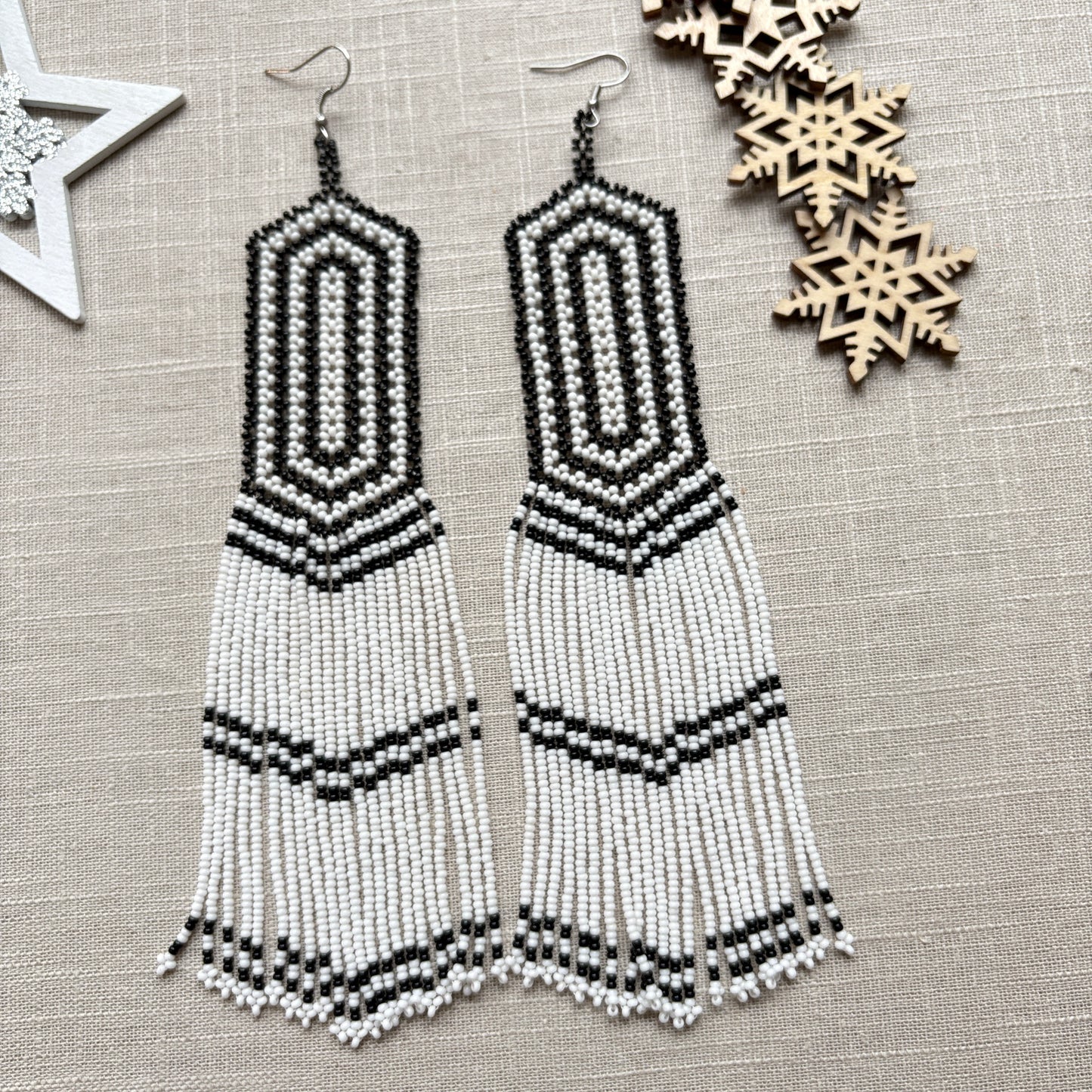 Boucles d'oreilles perles de verre (Miçanga) - blanc et noir grand modèle - Ethnie Kayapo