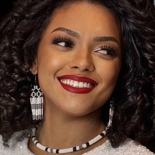 Collier corail en perles de verre (Miçanga) - blanc noir gris - Ethnie Borari