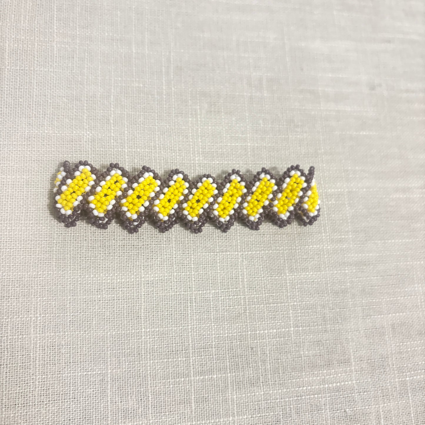 Bracelet en perles de verre (Miçanga) - fin - jaune marron blanc - Ethnie Borari